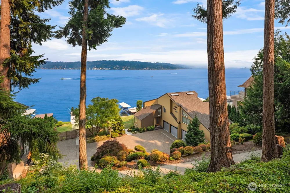 1602 W Lake Sammamish Parkway SE Bellevue, WA 98008