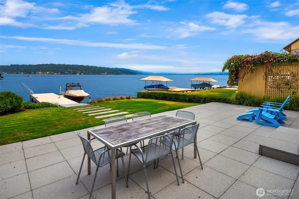1602 W Lake Sammamish Parkway SE Bellevue, WA 98008