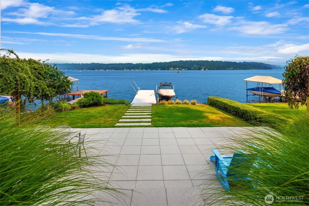 1602 W Lake Sammamish Parkway SE Bellevue, WA 98008