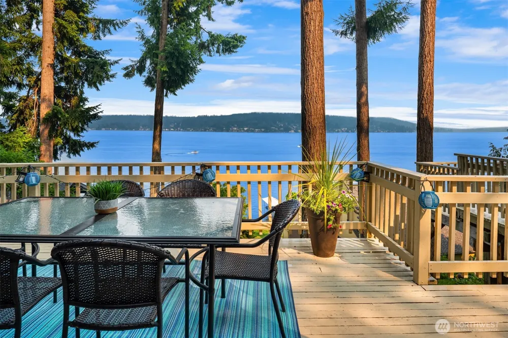 1602 W Lake Sammamish Parkway SE Bellevue, WA 98008