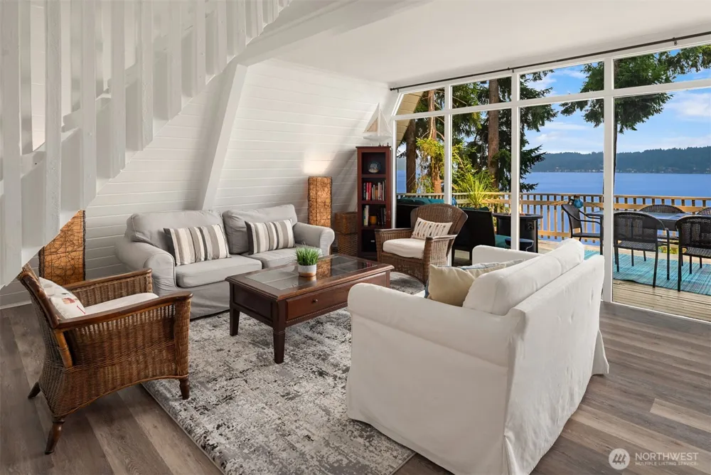 1602 W Lake Sammamish Parkway SE Bellevue, WA 98008