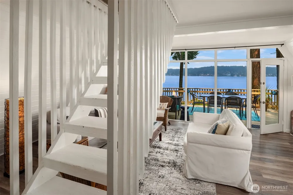 1602 W Lake Sammamish Parkway SE Bellevue, WA 98008