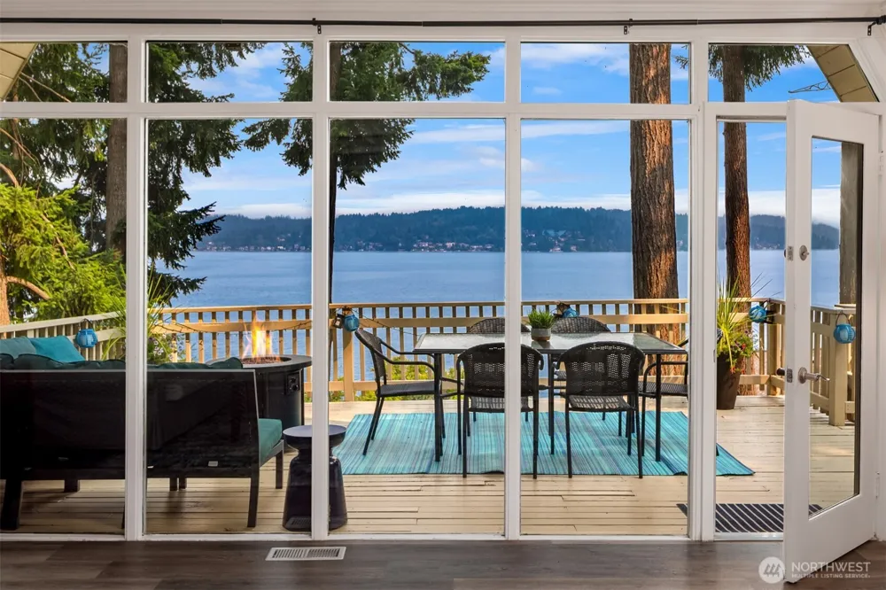 1602 W Lake Sammamish Parkway SE Bellevue, WA 98008