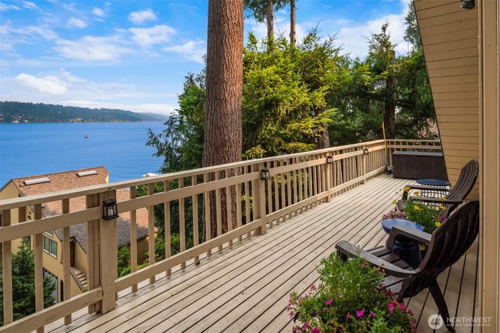 1602 W Lake Sammamish Parkway SE Bellevue, WA 98008