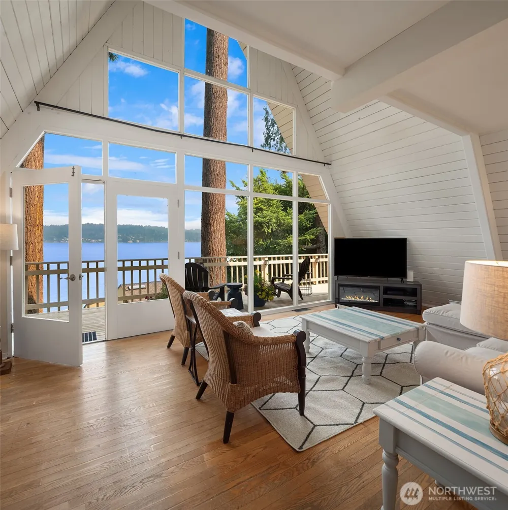 1602 W Lake Sammamish Parkway SE Bellevue, WA 98008