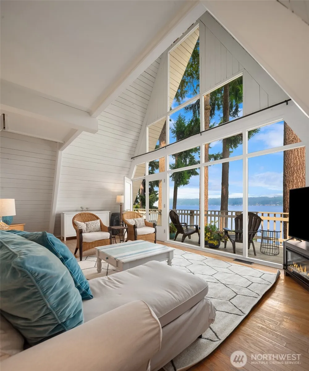 1602 W Lake Sammamish Parkway SE Bellevue, WA 98008