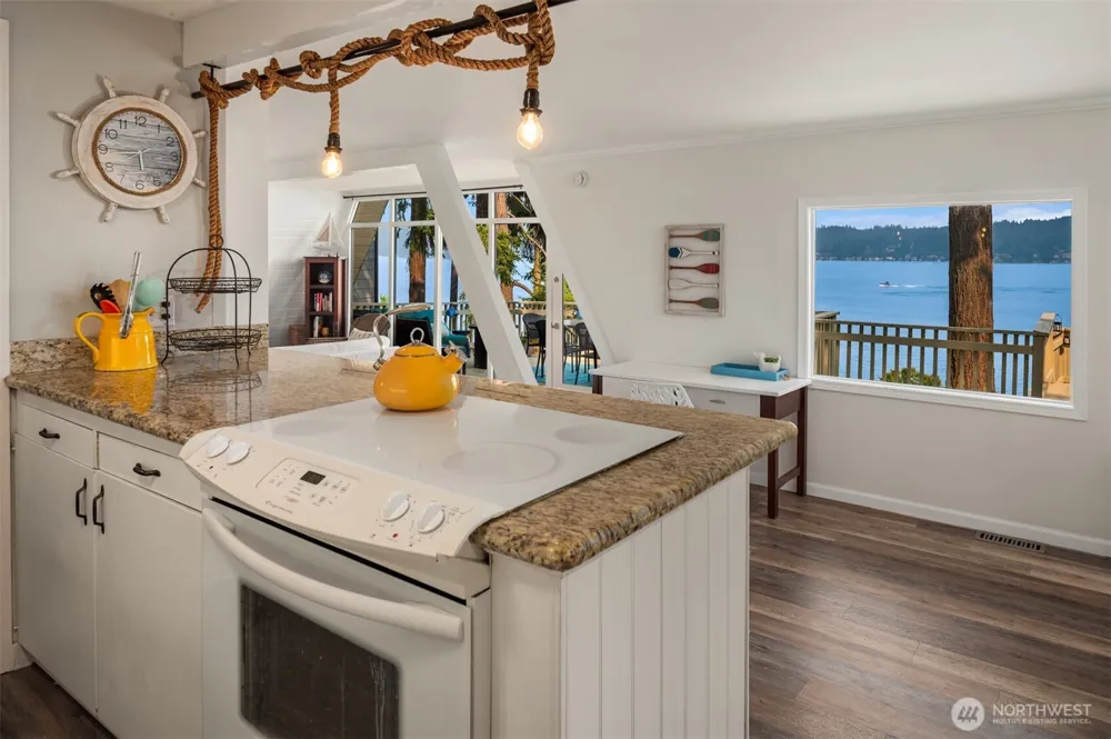 1602 W Lake Sammamish Parkway SE Bellevue, WA 98008