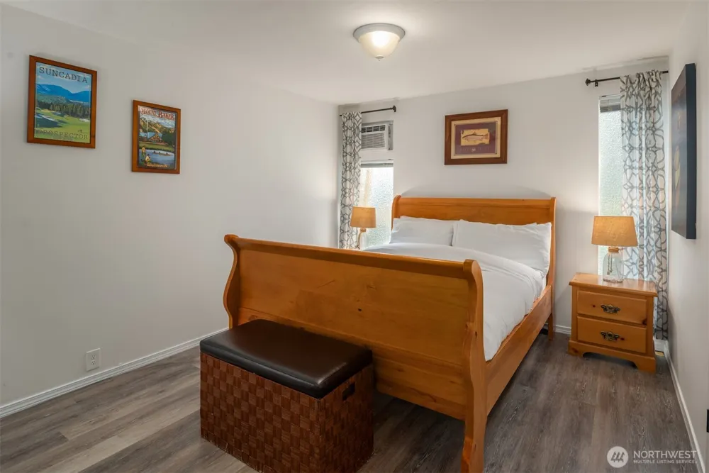 1602 W Lake Sammamish Parkway SE Bellevue, WA 98008