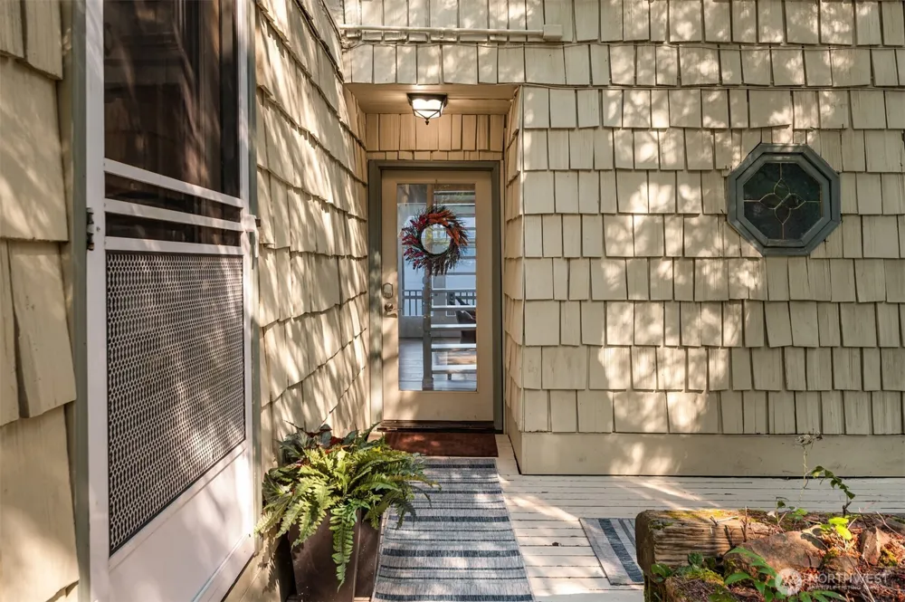 1602 W Lake Sammamish Parkway SE Bellevue, WA 98008