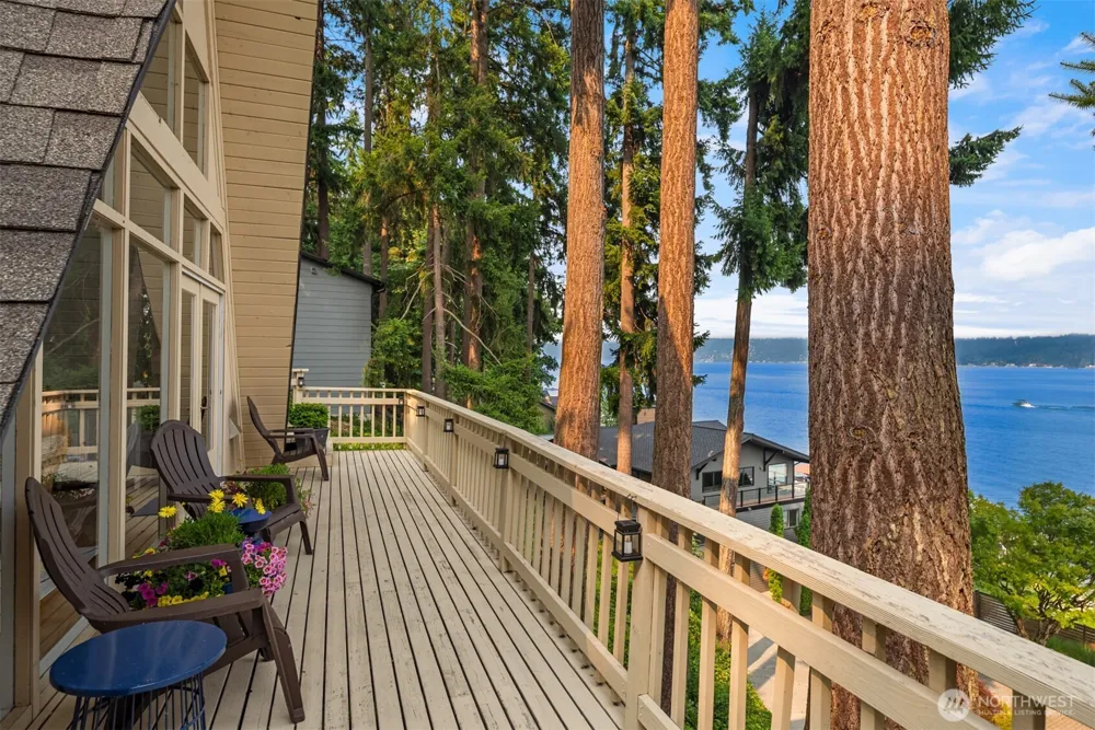 1602 W Lake Sammamish Parkway SE Bellevue, WA 98008