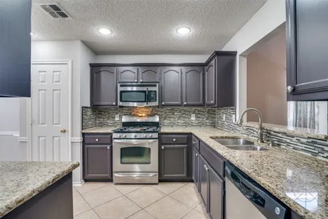 2916 Renaissance Circle
