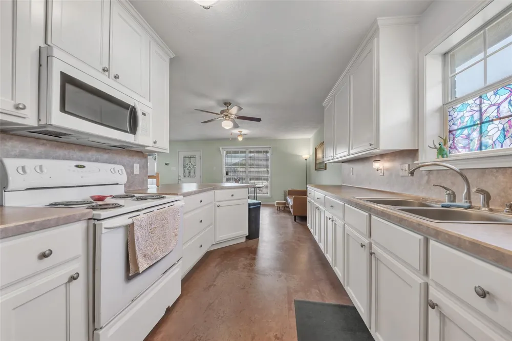 11885 Golden Mist College Station, TX 77845