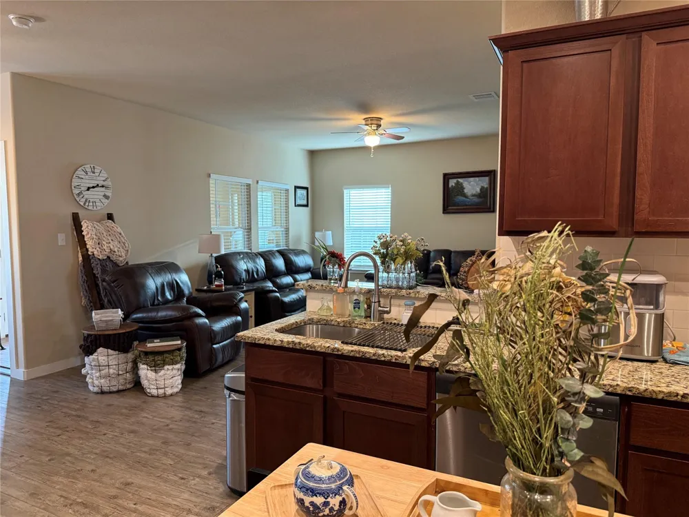 620 W Sheldon Avenue Thrall, TX 76578