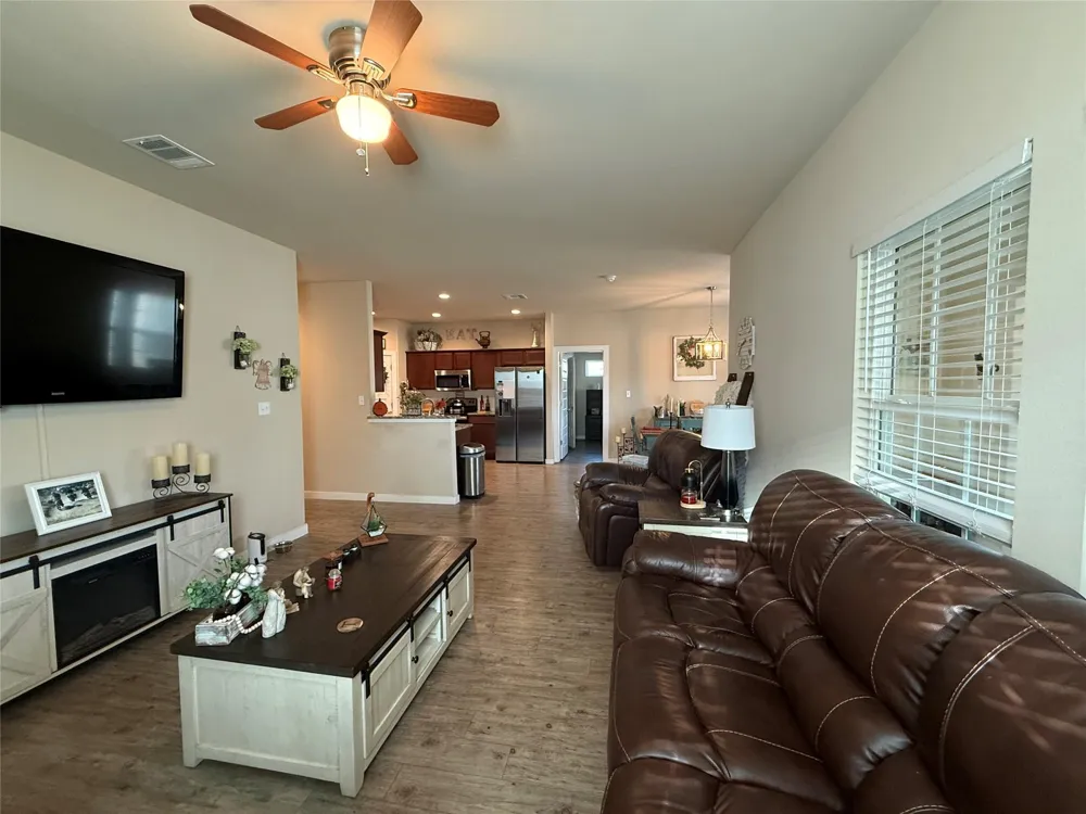 620 W Sheldon Avenue Thrall, TX 76578