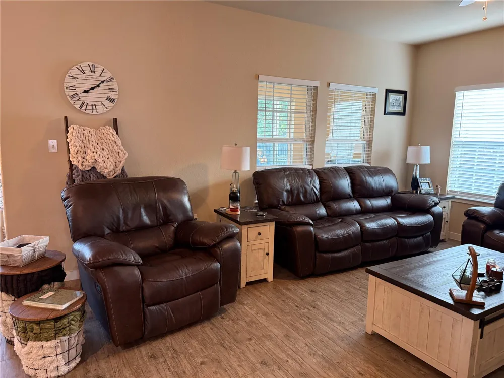 620 W Sheldon Avenue Thrall, TX 76578