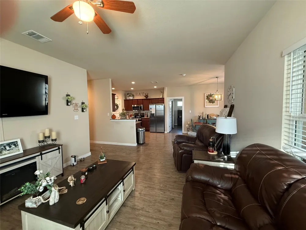 620 W Sheldon Avenue Thrall, TX 76578