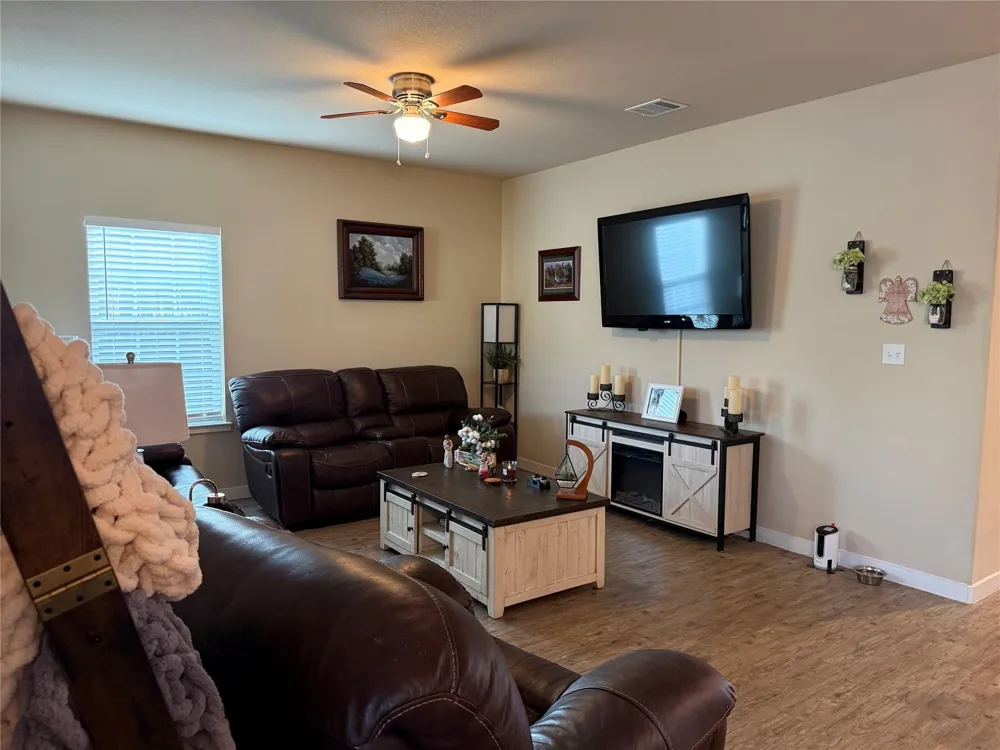 620 W Sheldon Avenue Thrall, TX 76578