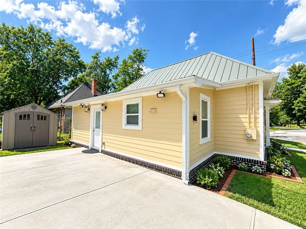 1759 Bolton Road NW Atlanta, GA 30318