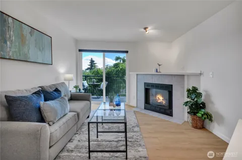 2512 E Madison Street #303