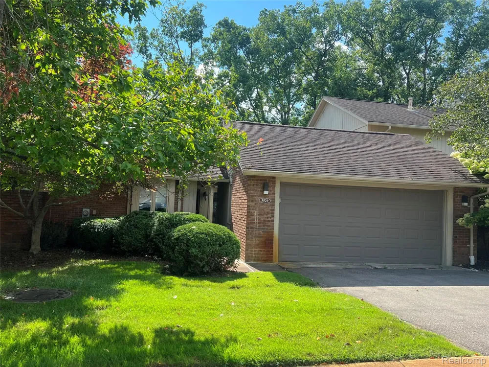 5529 Walnut Circle W West Bloomfield Charter Township, MI 48322