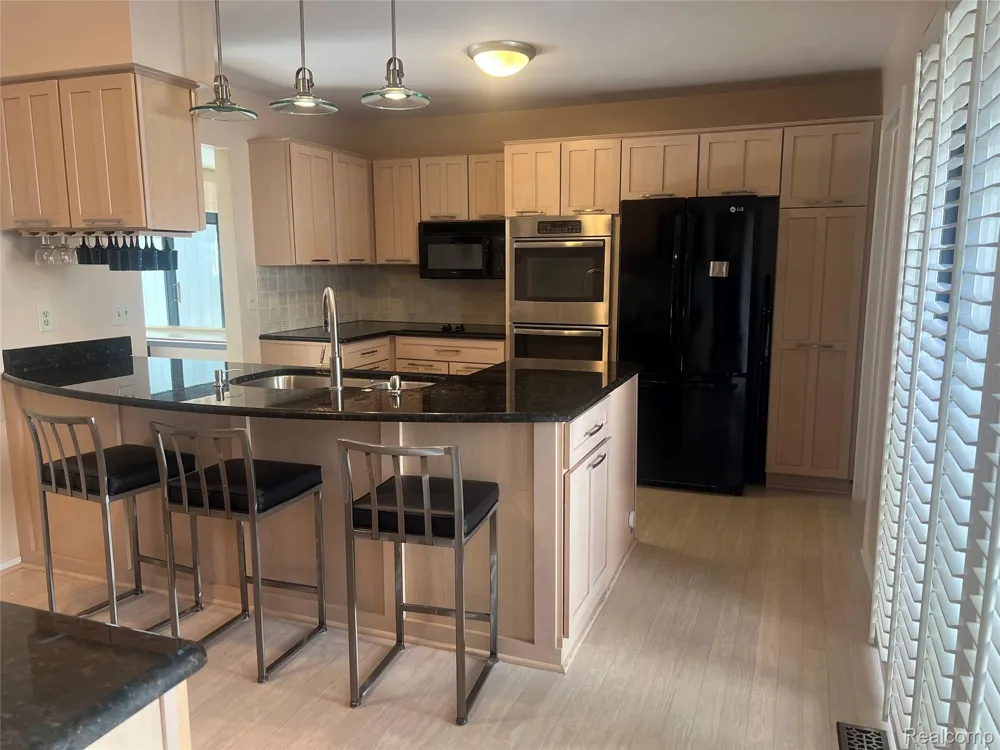 5529 Walnut Circle W West Bloomfield Charter Township, MI 48322