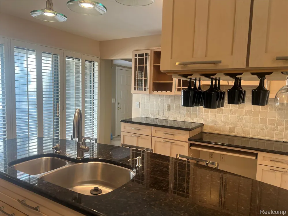 5529 Walnut Circle W West Bloomfield Charter Township, MI 48322
