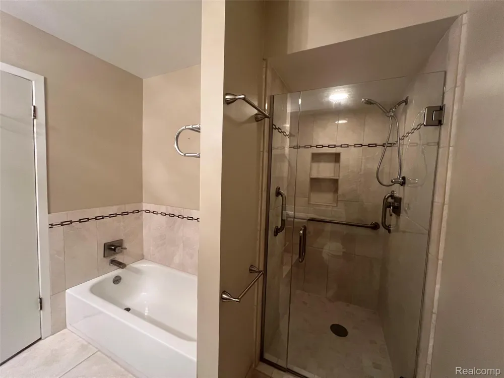 5529 Walnut Circle W West Bloomfield Charter Township, MI 48322