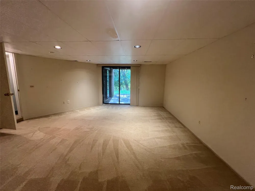 5529 Walnut Circle W West Bloomfield Charter Township, MI 48322