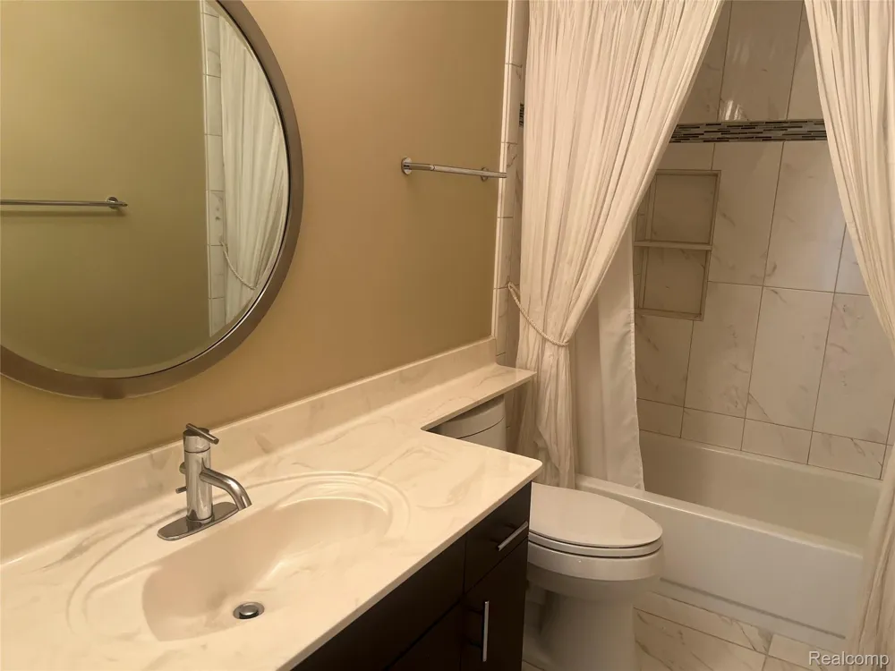 5529 Walnut Circle W West Bloomfield Charter Township, MI 48322