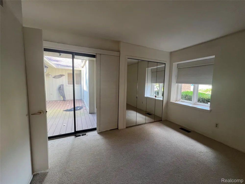 5529 Walnut Circle W West Bloomfield Charter Township, MI 48322