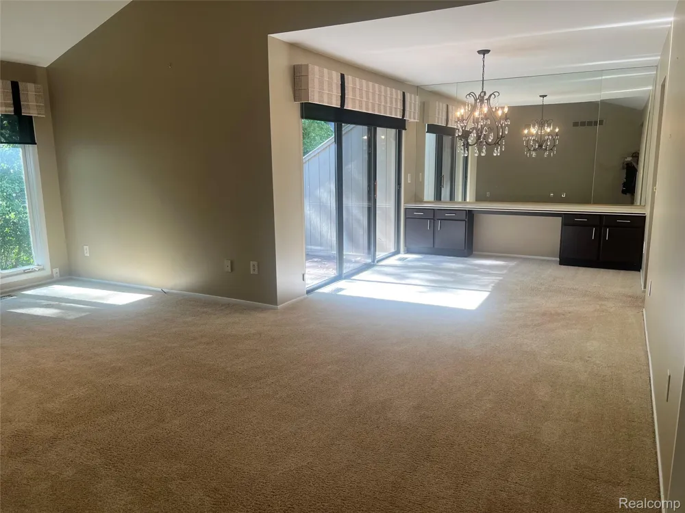 5529 Walnut Circle W West Bloomfield Charter Township, MI 48322