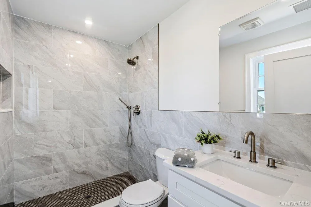 101 Brown Street Mineola, NY 11501