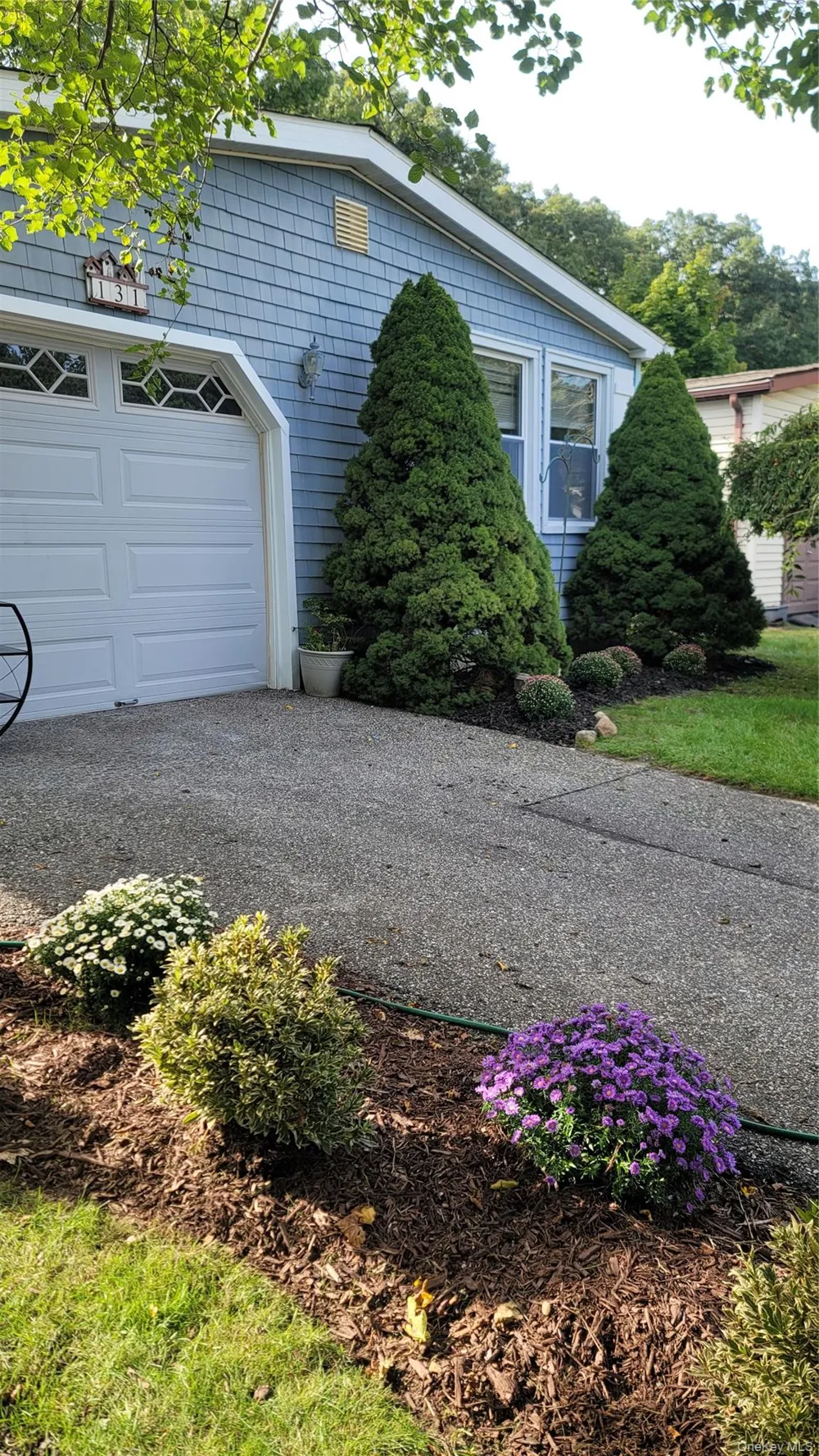 131 Village Circle W Manorville, NY 11949