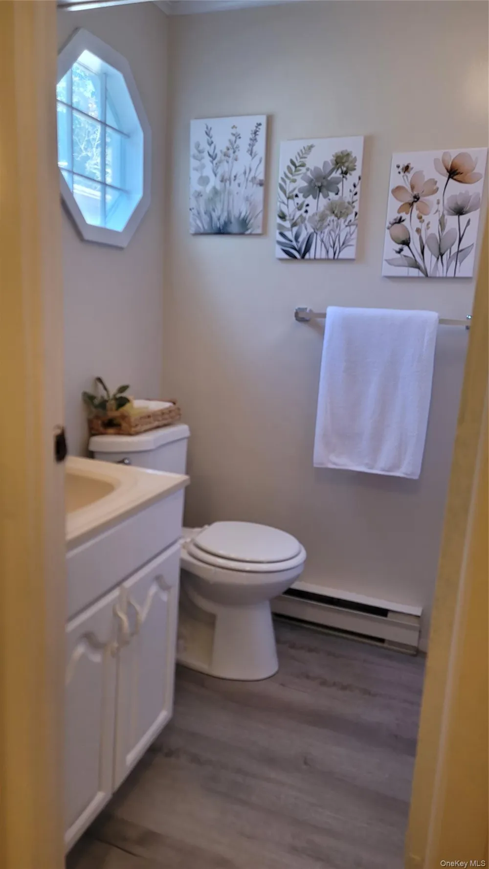 131 Village Circle W Manorville, NY 11949