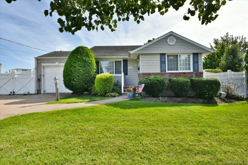 216 Linden Street Massapequa Park, NY 11762