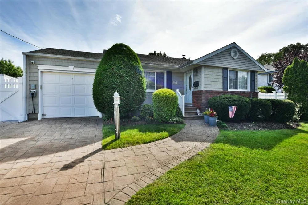 216 Linden Street Massapequa Park, NY 11762