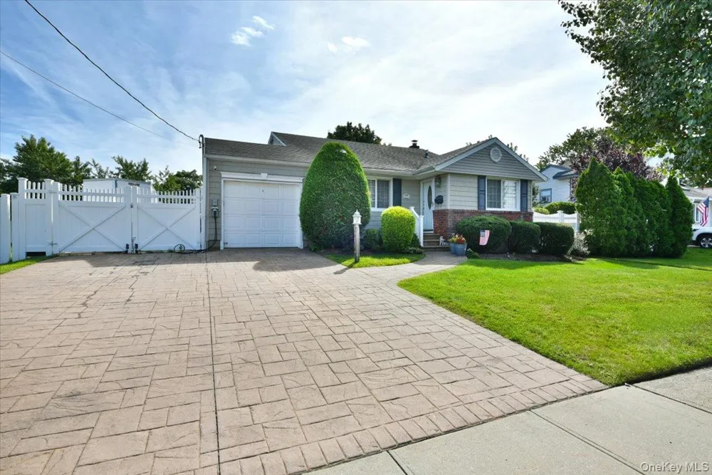 216 Linden Street Massapequa Park, NY 11762