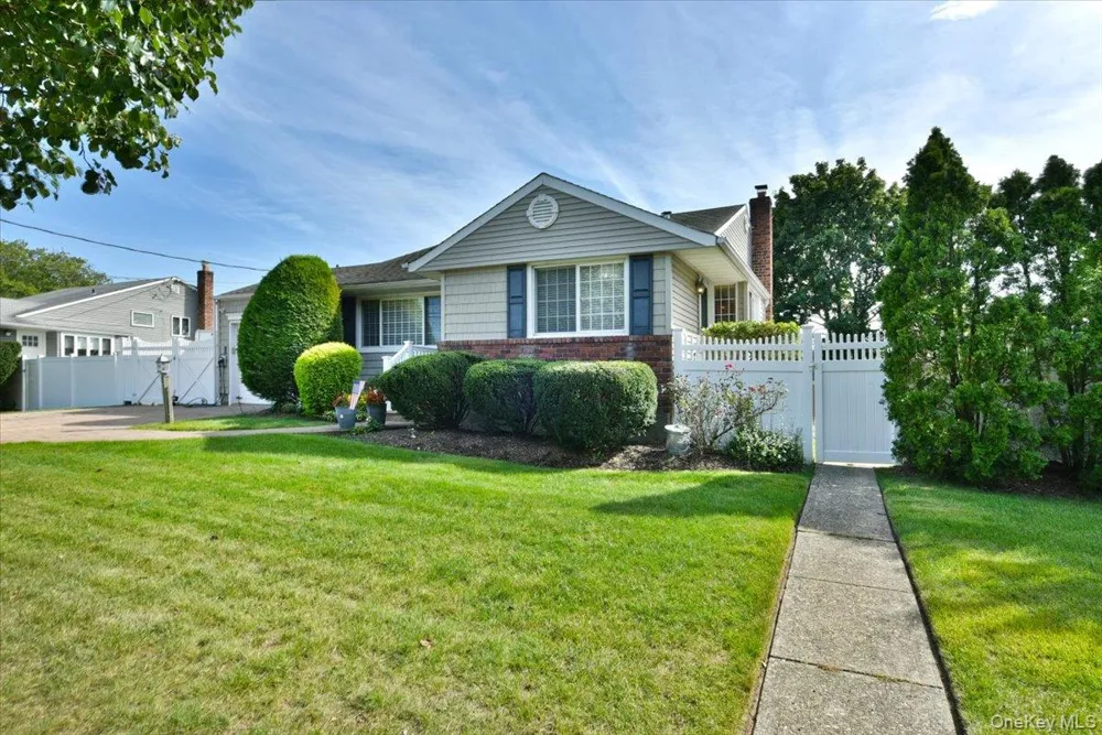 216 Linden Street Massapequa Park, NY 11762