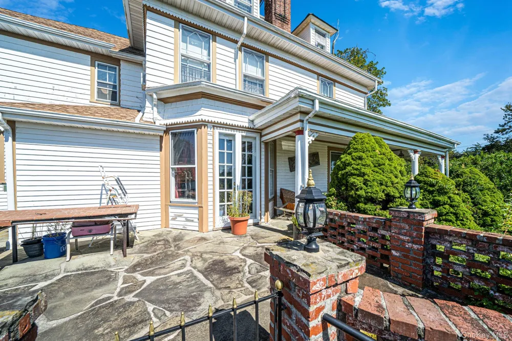 436 Bay Avenue East Patchogue, NY 11772