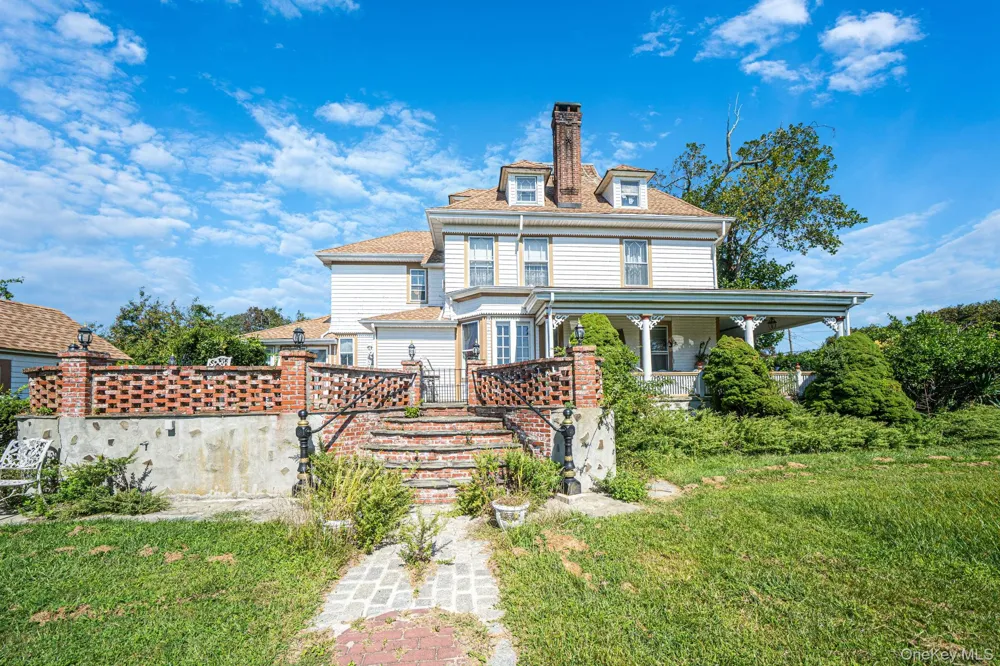 436 Bay Avenue East Patchogue, NY 11772