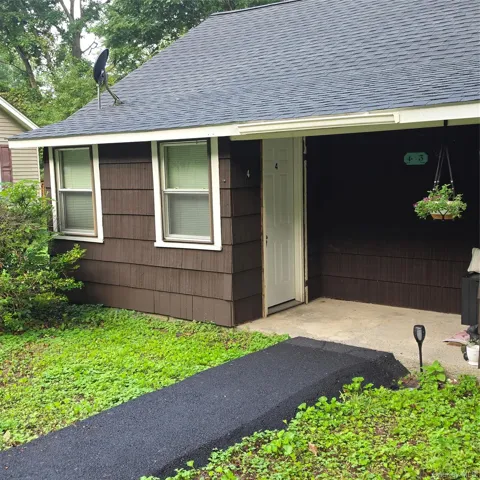 4 Storybrook Lane W
