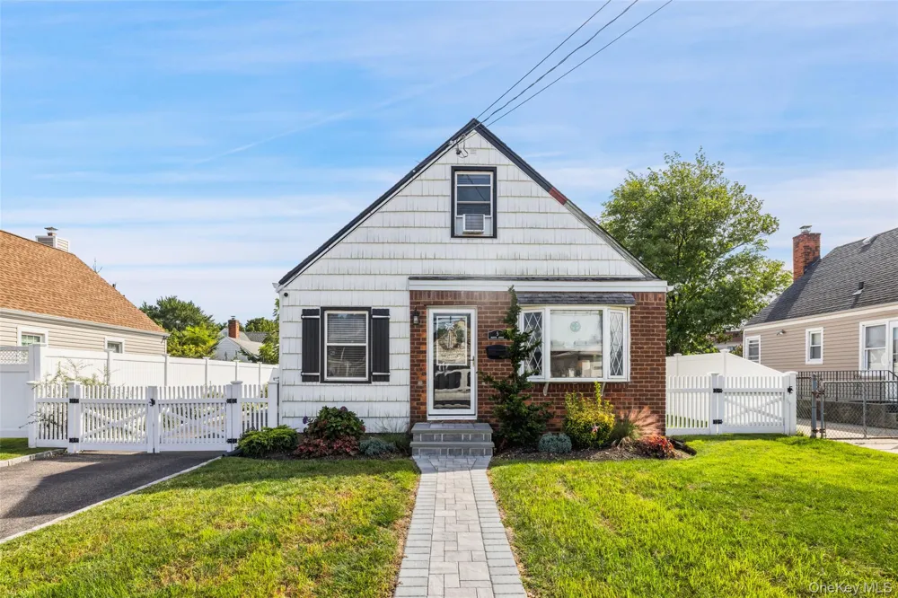 5 Marvin Avenue Hicksville, NY 11801