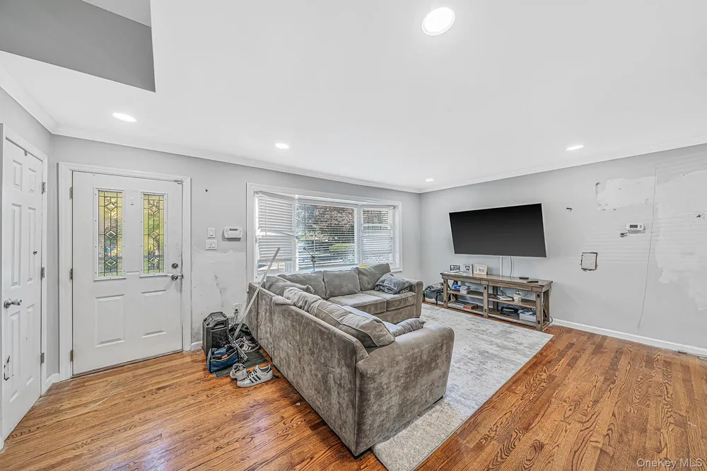 6 Otsego Place Commack, NY 11725