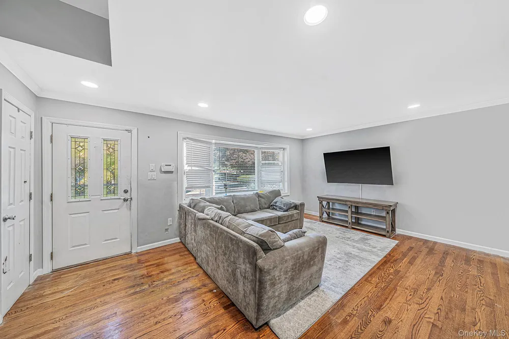 6 Otsego Place Commack, NY 11725
