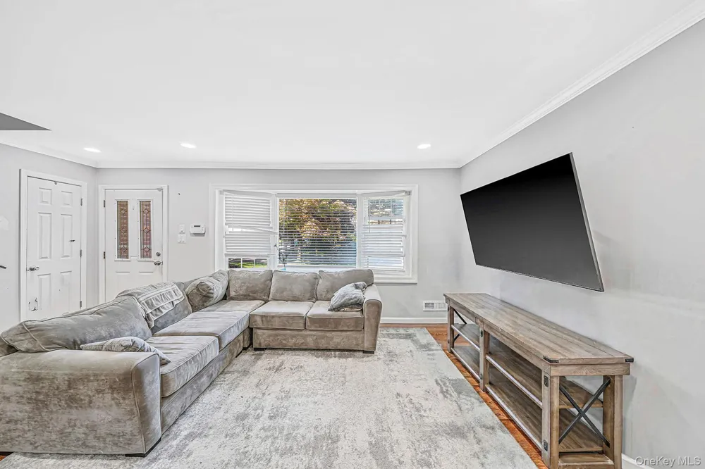 6 Otsego Place Commack, NY 11725