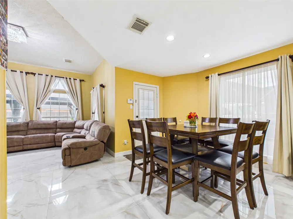 3604 Briscoe Pearland, TX 77584
