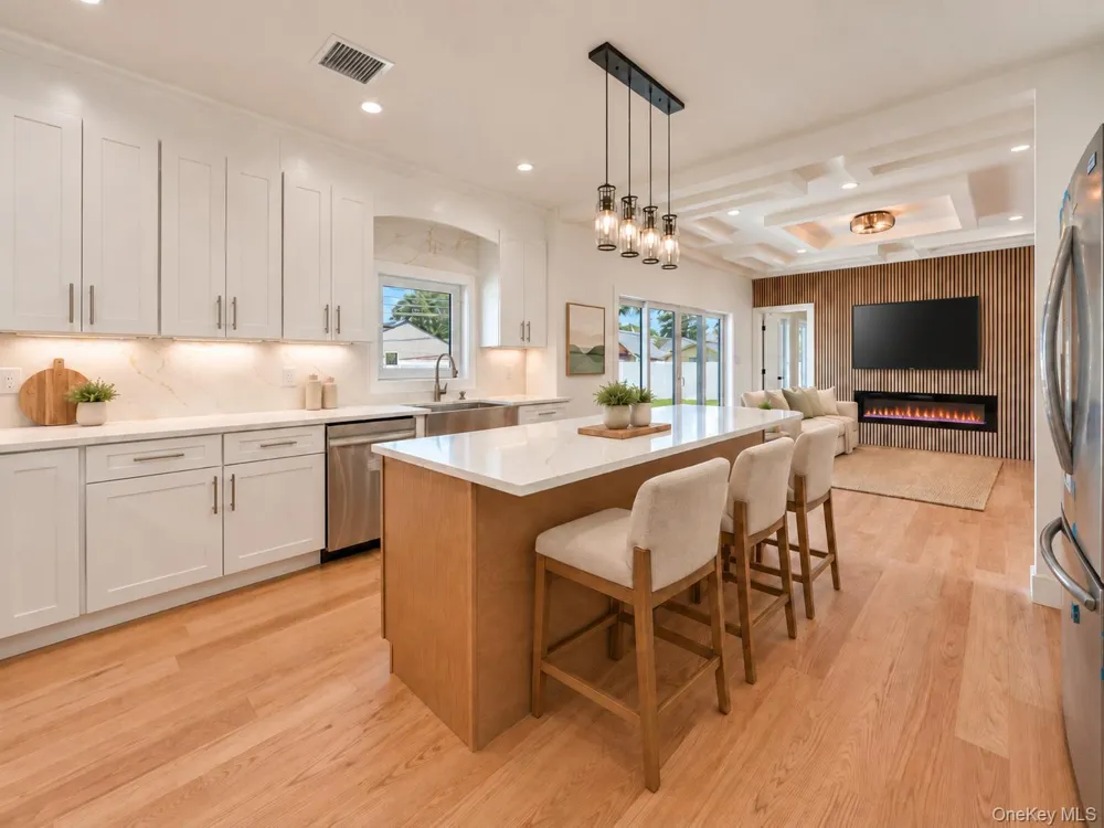 79 Greenbelt Lane East Meadow, NY 11756