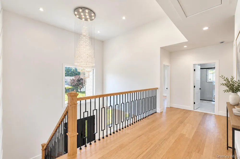 79 Greenbelt Lane East Meadow, NY 11756