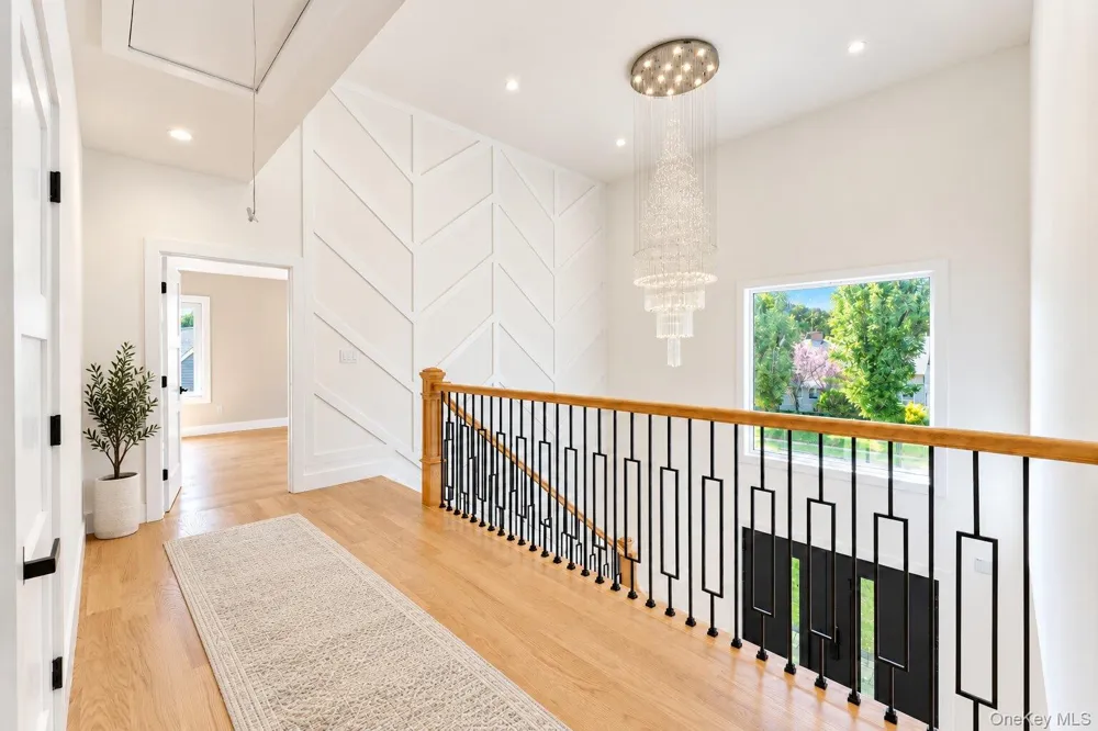 79 Greenbelt Lane East Meadow, NY 11756
