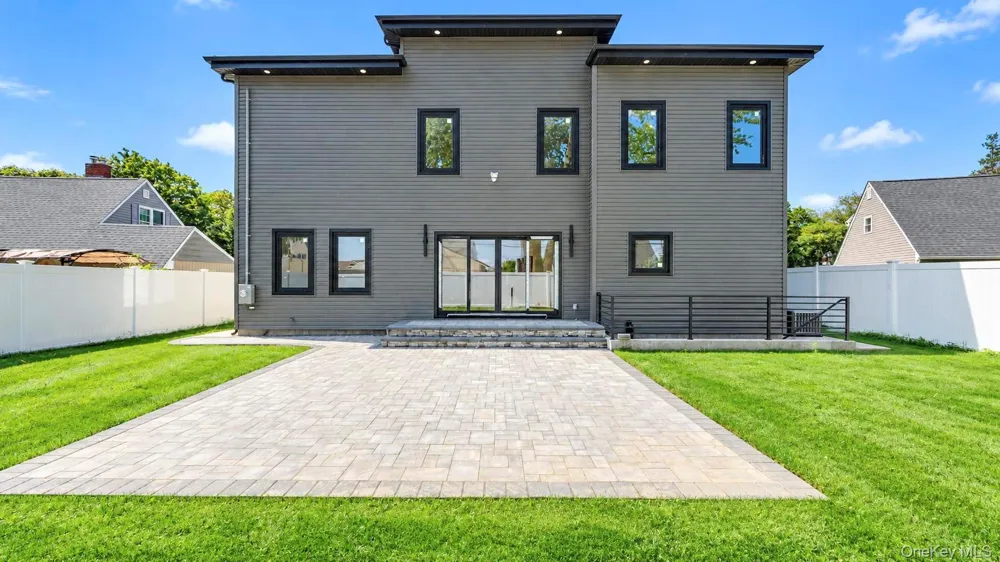 79 Greenbelt Lane East Meadow, NY 11756